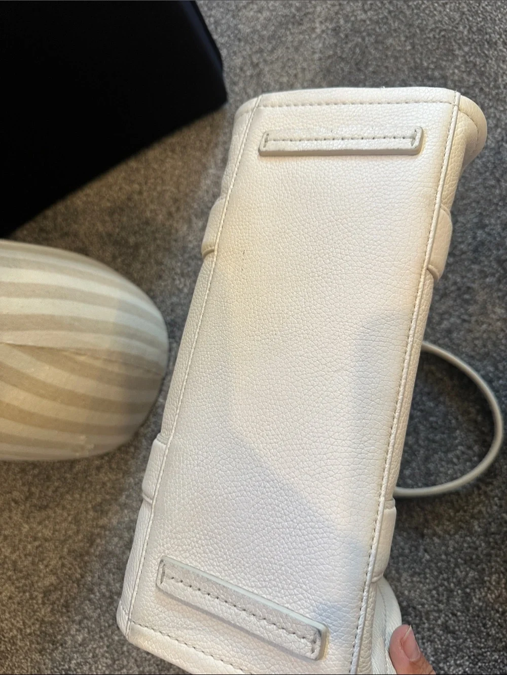 Marc Jacobs Pebbled Leather Tote in Off-White - Picture 4 of 12